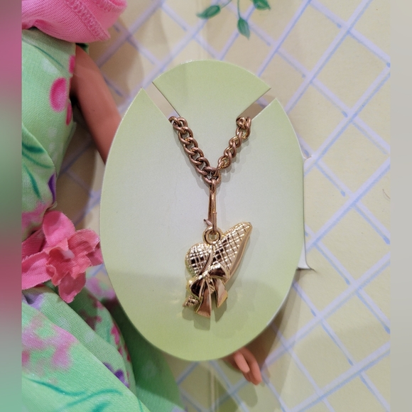 Barbie Simply Charming Hispanic - Picture 3 of 7